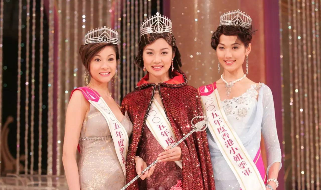 身陷整容包养丑闻，被赵薇“横刀夺爱”想自杀，带半亿闪嫁副董五年生三子！（组图） - 2