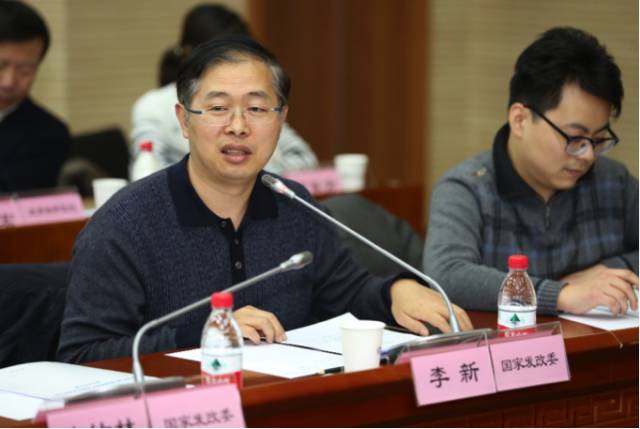 图2:国家发改委高技术产业司李新处长 国家卫生计生委科技教育司副