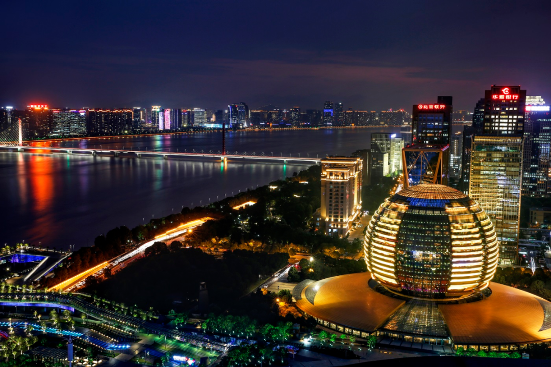 已经形成,这里成了杭州真正意义上新核心,和对面的钱江新城相互呼应从