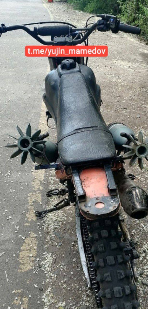 首次在俄本土歼灭俄车队,被俄军玩出花样的摩托车还是被炸翻