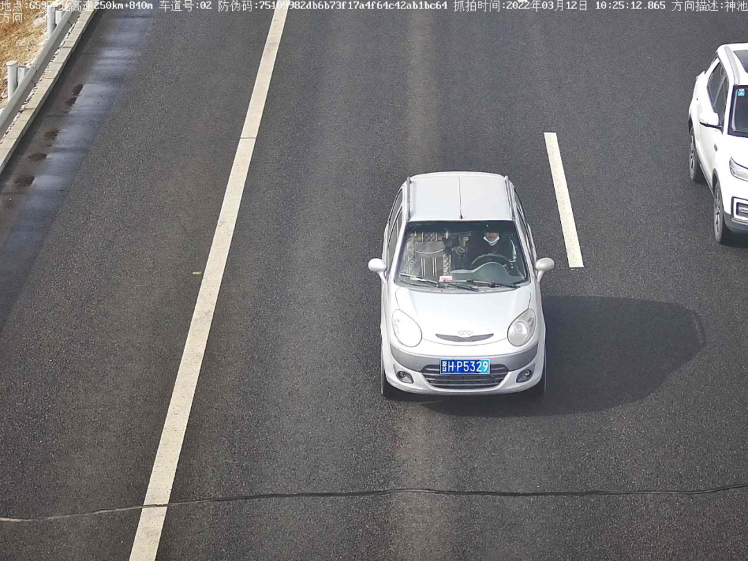 忻州人注意开车时抽烟打电话多人被抓拍