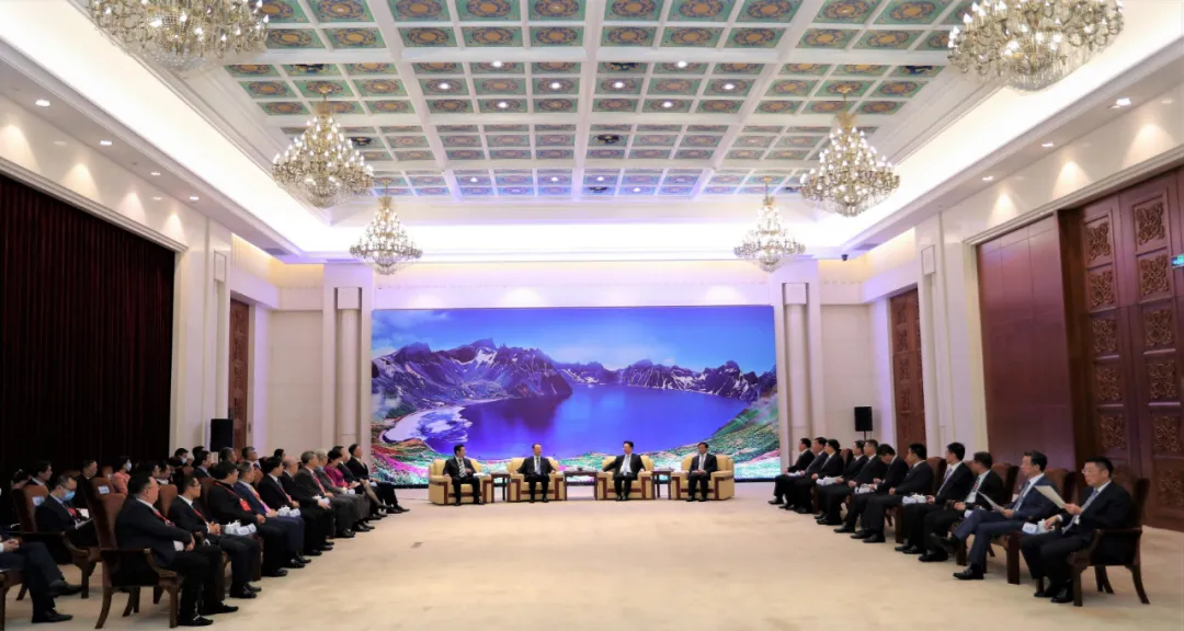 中国国际跨国公司促进会名誉会长杜青林带领跨国公司代表团赴吉林省考察并会见吉林省委书记景俊海、省长韩俊等领导 中国国际跨国公司促进会名誉会长杜青林带领跨国公司代表团赴吉林省考察并会见吉林省委书记景俊海、省长韩俊等领导