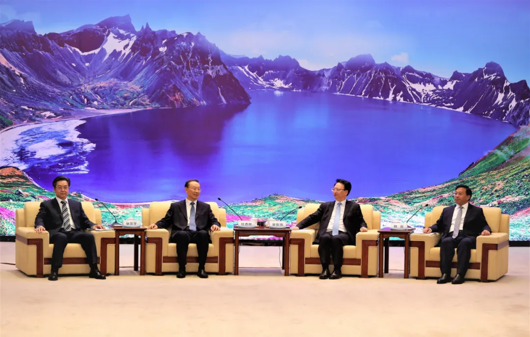 中国国际跨国公司促进会名誉会长杜青林带领跨国公司代表团赴吉林省考察并会见吉林省委书记景俊海、省长韩俊等领导 中国国际跨国公司促进会名誉会长杜青林带领跨国公司代表团赴吉林省考察并会见吉林省委书记景俊海、省长韩俊等领导