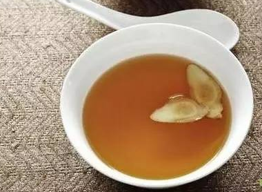 华男突患新冠，喝姜汤治疗不幸去世，妻子哭称应该打疫苗（组图） - 2