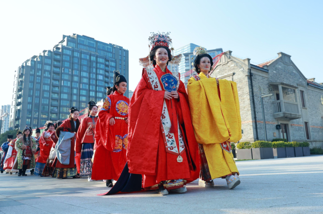 苏州河畔罗裳曳 古今交融迎2026——北站街道汉服文化活动启新章 - 第1张