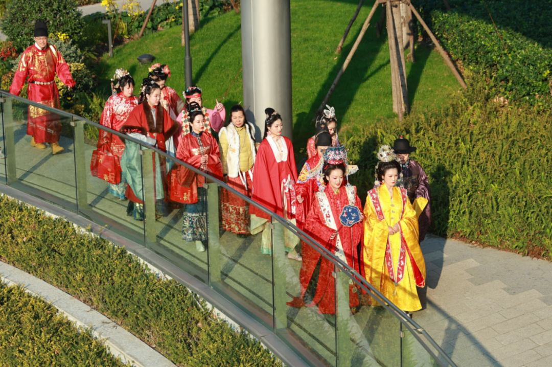 苏州河畔罗裳曳 古今交融迎2026——北站街道汉服文化活动启新章 - 第2张