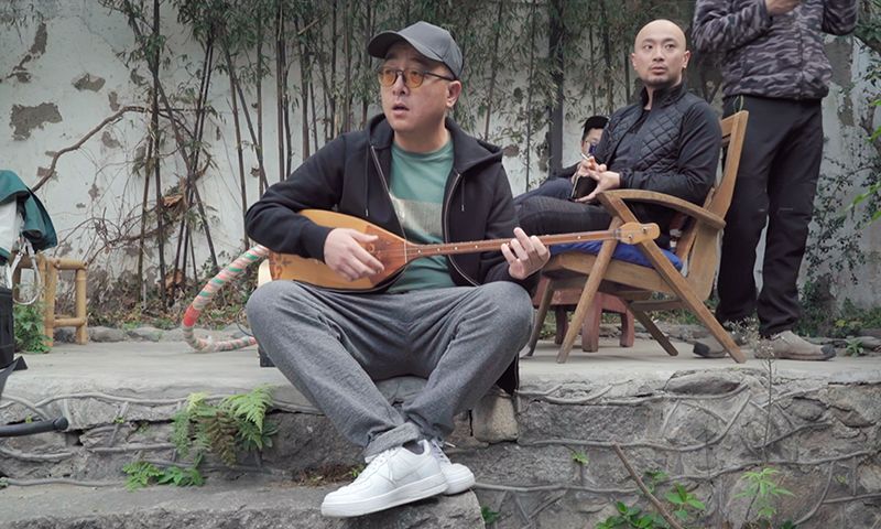 张玮玮乌托邦里那个孤独的白银人