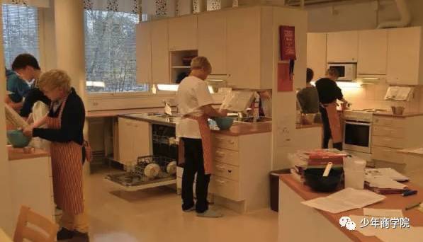 世界正在奖赏多做家务的父亲：爸爸的家务量，影响孩子一生