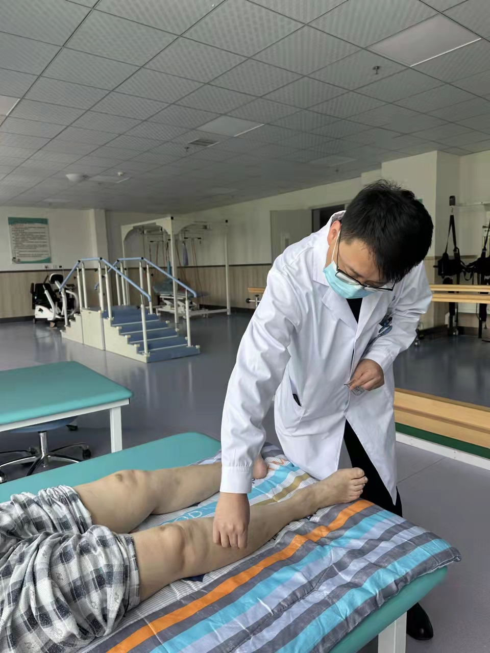 康复理疗设备怎么生产带您了解同江市人民医院康复中心业务和康复设备！_https://www.jmylbn.com_新闻资讯_第2张