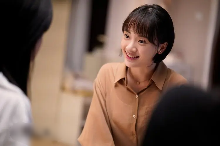 孙铱本名叫孙兰秀梅,大学毕业后因出演《爱的追踪》入圈出道,在了解她