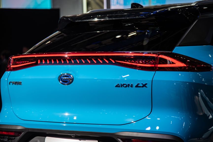 650公里续航，百公里加速3.9秒，这车内饰材质跟豪车一样！