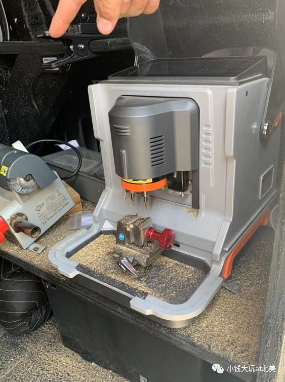 周末闲聊 把自己锁在车外面以后该怎么办 小钱大玩at北美 Sashatravelatus