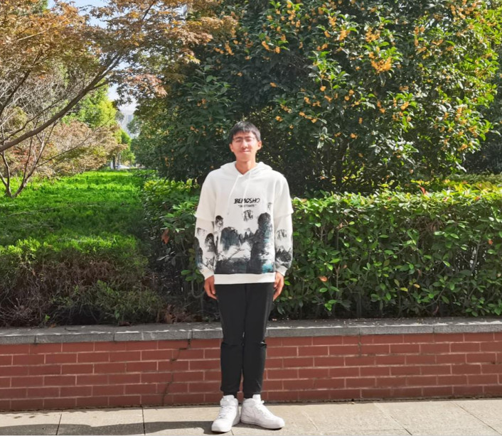 学生简介张翰文,男,中共预备党员,担任校团委学生兼职
