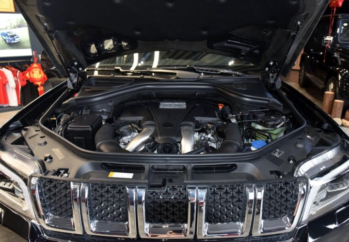 0t双涡轮增压v6发动机或代号为m278的4.0t双涡轮增压v8发动机之一.