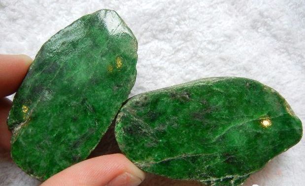 切出满绿花青种翡翠 到底算赌涨了还是亏了 翡翠原石赌石交流平台 微信公众号文章阅读 Wemp