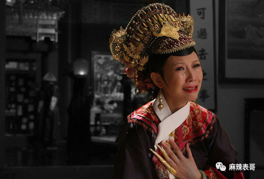 揭秘泰王5位妻子：最美王妃裸爬喂狗，曾是脱衣舞女（组图） - 30