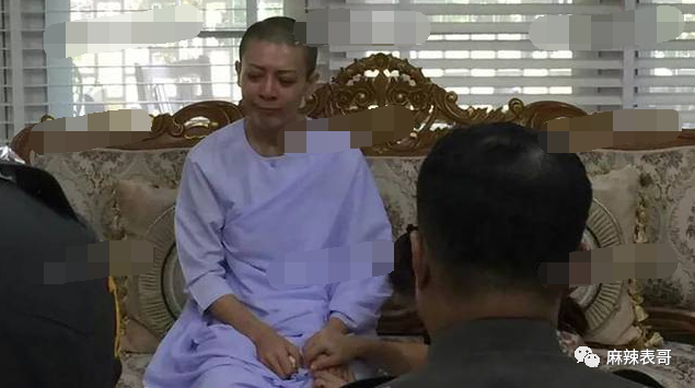 揭秘泰王5位妻子：最美王妃裸爬喂狗，曾是脱衣舞女（组图） - 22