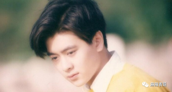 揭秘泰王5位妻子：最美王妃裸爬喂狗，曾是脱衣舞女（组图） - 13