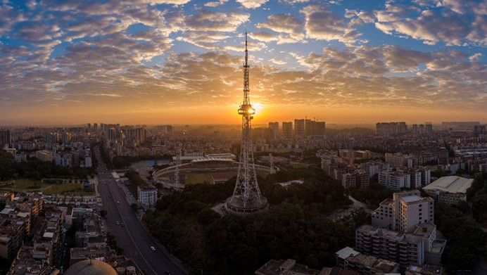 离世界*近的地方，广州打造大湾区空铁联运经济新*！