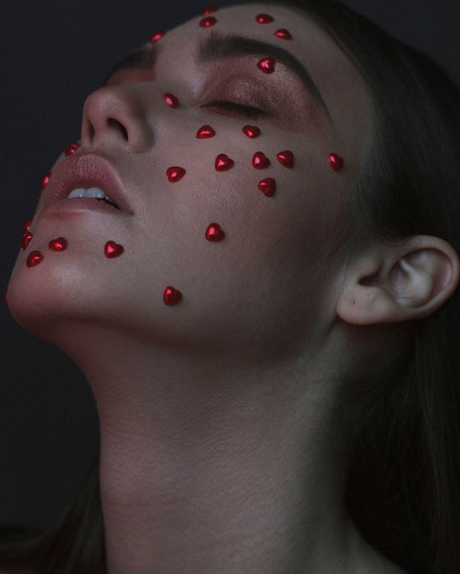 俄罗斯美女人像摄影师：光影视觉下妩媚性感的人体艺术