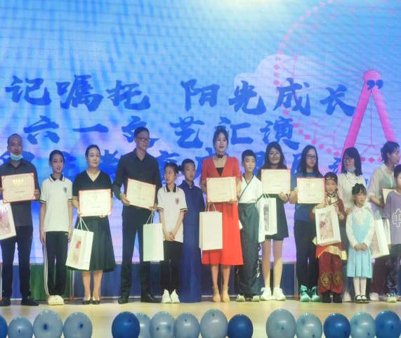 共育之路 携手同行