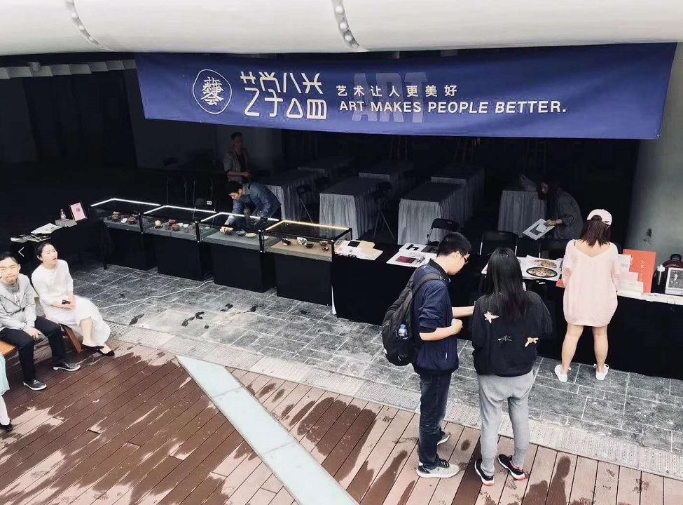 艺术非标准 人生多色彩