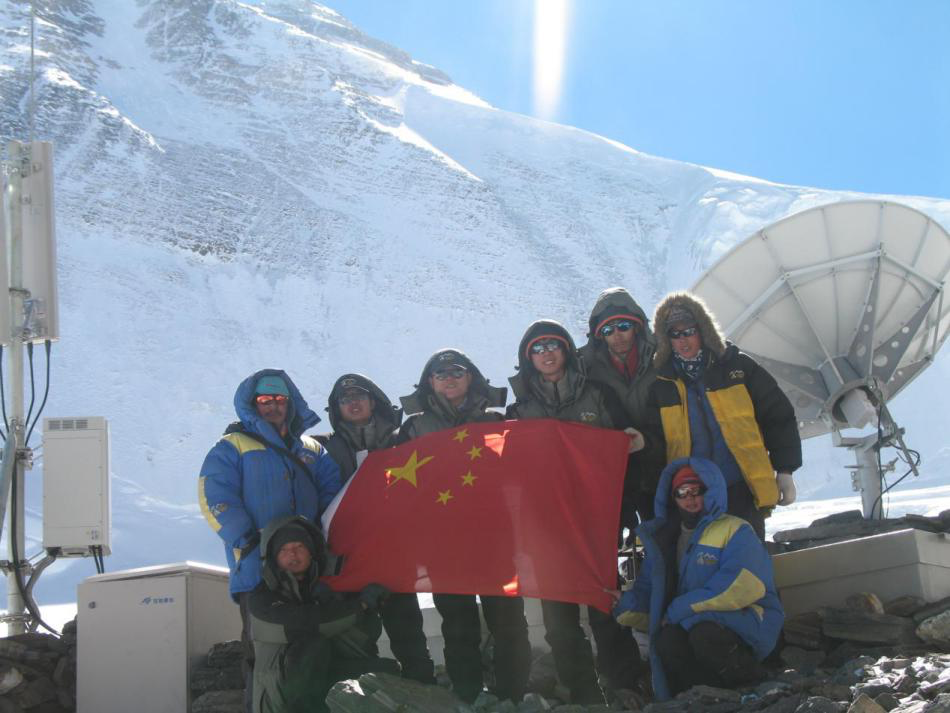 中国移动■5G上珠峰 有速度更有高度！