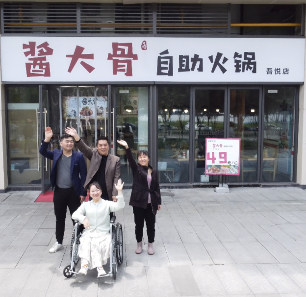 永州小火锅创业项目 她是两家餐馆的老板，永州残疾女孩励志开网红餐馆帮残友就业！