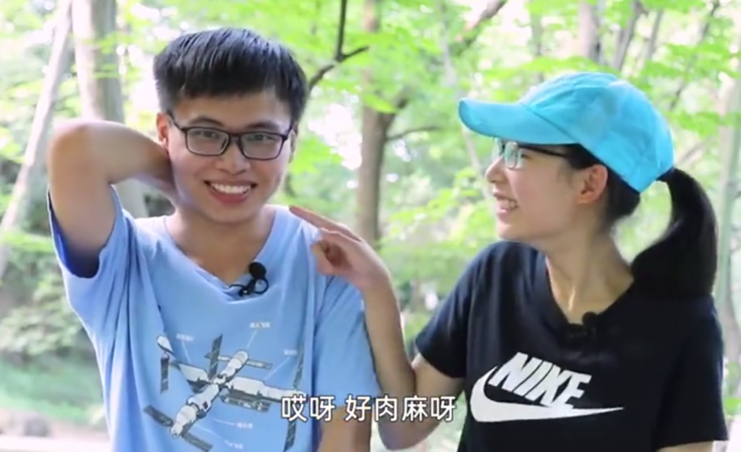 大海投出目光"发现超新星之后我一般都会第一时间告诉她"丁乙介绍说