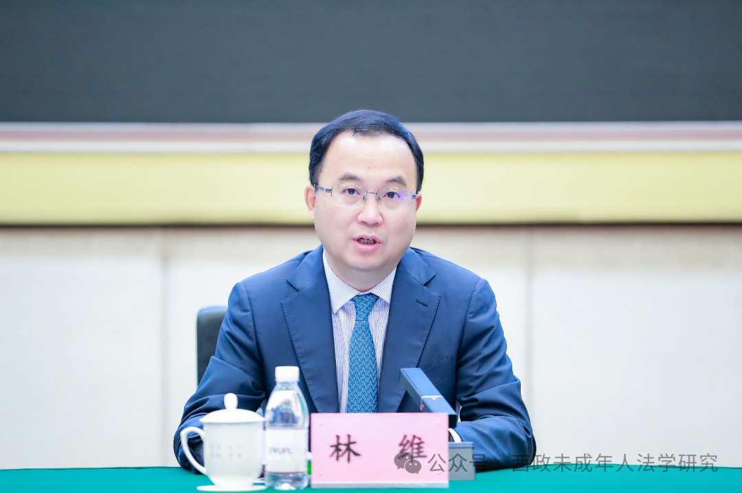 主持会议)在选举大会上,重庆市法学会党组成员,秘书长何国锋同志出席