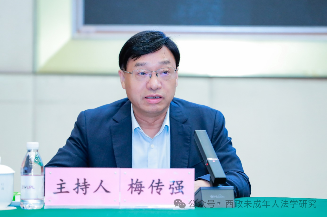 在选举大会上,重庆市法学会党组成员,秘书长何国锋同志出席会议并讲话