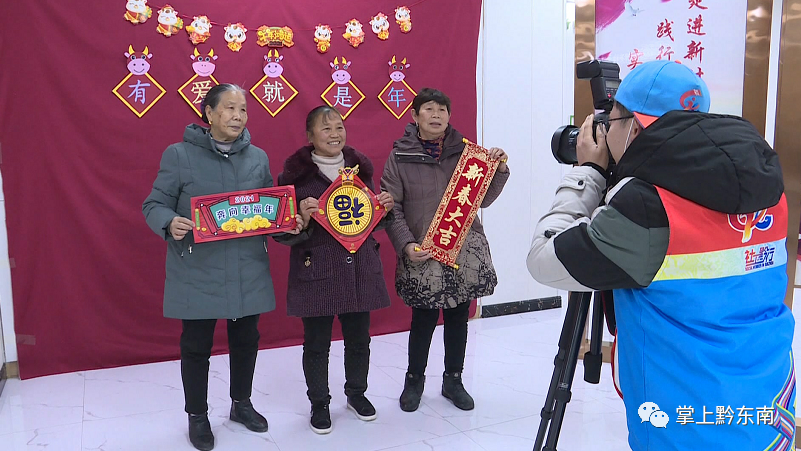 ǭ���ϣ�����΢Ц���ʺ�������ȫ�Ҹ�����ů����