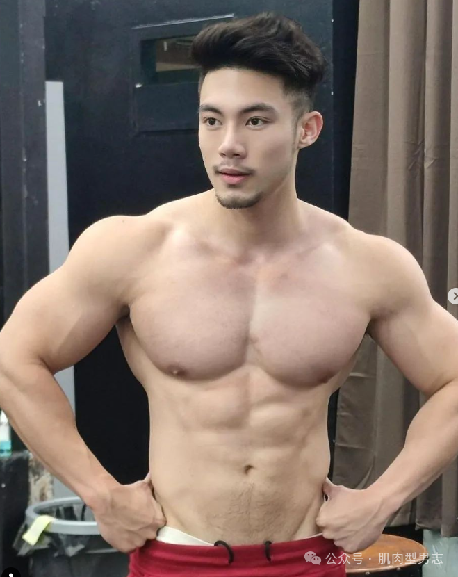 图片[10]-28岁泰国第一胸王，在沙滩狂秀完美胸和腹肌，穿这样背心意义何在？都成了显眼包了-潮男潮北-潮男潮北