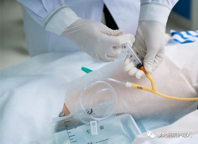弯头导尿管怎么用小小尿管作用大，自行拔出危害大！_https://www.jmylbn.com_新闻资讯_第13张
