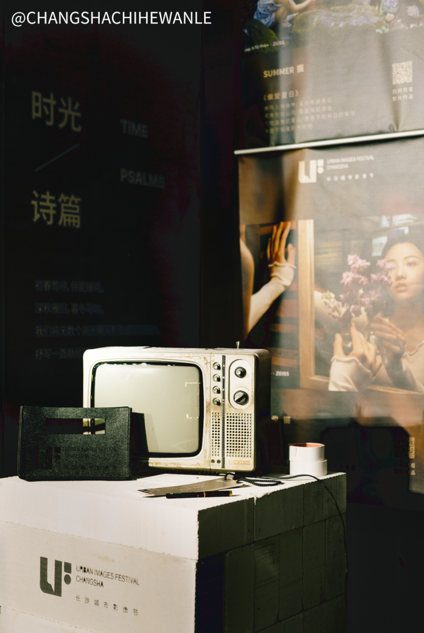 ������Ŀ�ĳ�ɳ�׽����Ӱ��ڣ����������ʸг�Ƭ��Ӱ����ʱ��