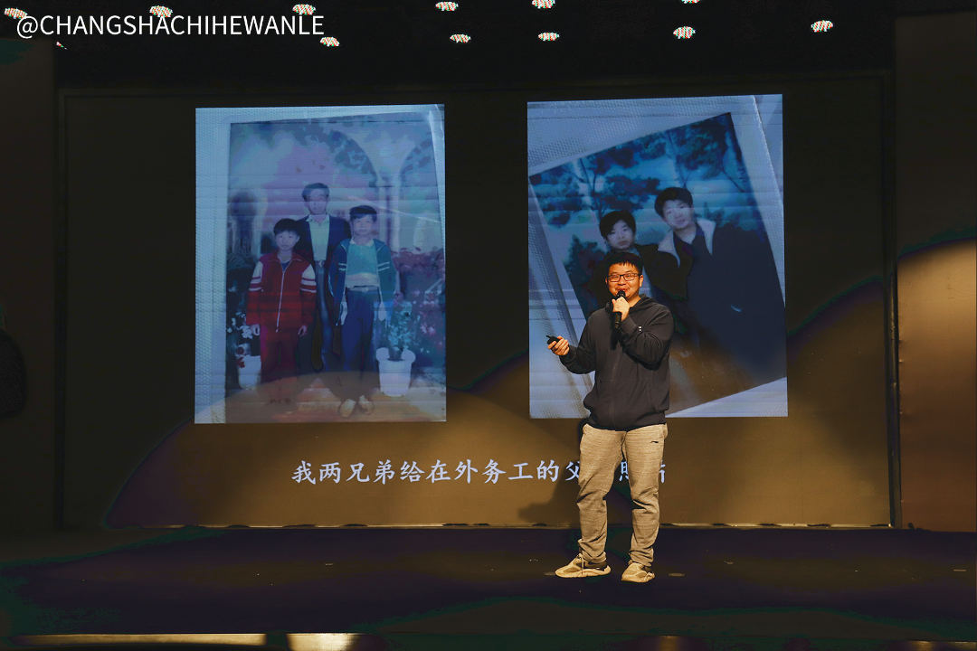 ������Ŀ�ĳ�ɳ�׽����Ӱ��ڣ����������ʸг�Ƭ��Ӱ����ʱ��