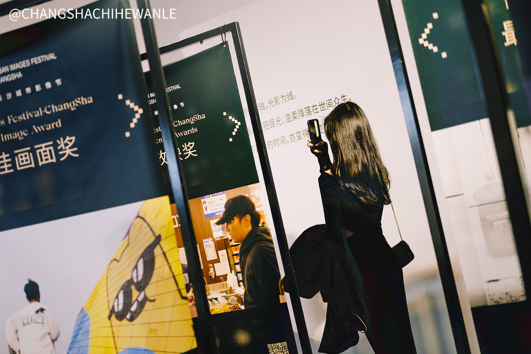 ������Ŀ�ĳ�ɳ�׽����Ӱ��ڣ����������ʸг�Ƭ��Ӱ����ʱ��