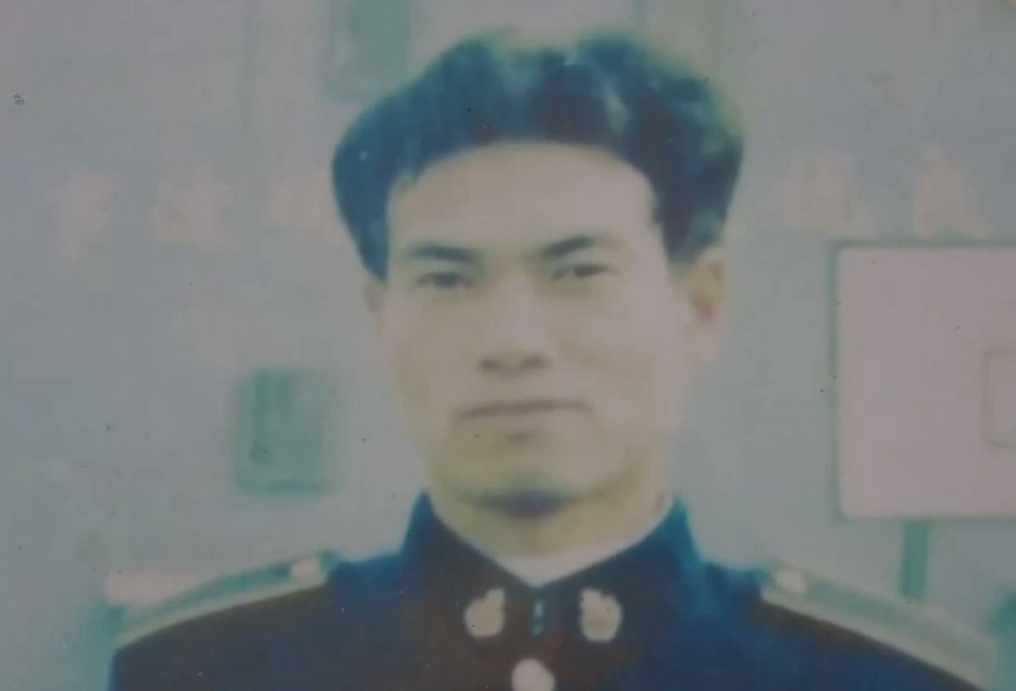 张小龙跳海救人走红