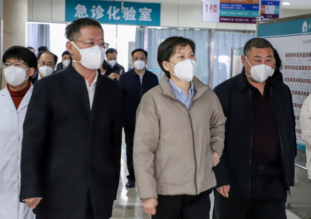 潍坊市委常委,副市长吕珊珊到潍坊市人民医院走访慰问一线医务工作者