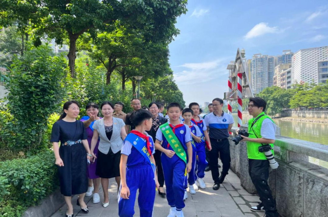 广州荔湾人大人大代表联手小林长小河长助力绿美西村生态建设