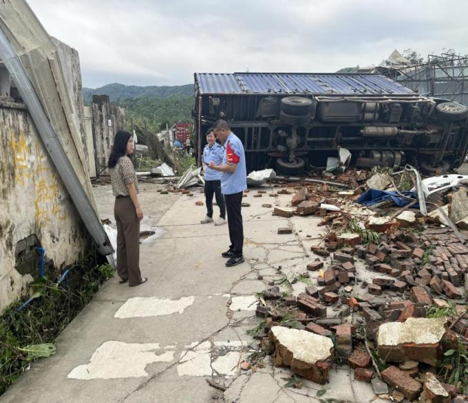 区人大代表蔡结玲联合镇人大代表陈沛良、刘玉新，深入良田村受灾企业进行回访。