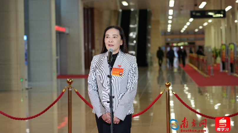 潘小平在广州市十六届人大五次会议“代表通道”上分享履职故事