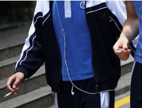 “三五成群，男女混住？”中国一酒店为未成年提供“擦边球”服务，行业内幕曝光，网友：太恶心（组图） - 8
