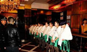 “三五成群，男女混住？”中国一酒店为未成年提供“擦边球”服务，行业内幕曝光，网友：太恶心（组图） - 12