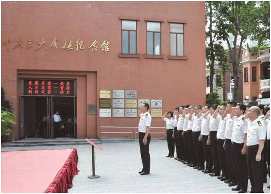 无论在南沙守礁部队,还是在江门海关,大家都知道这里有一个"不知累的