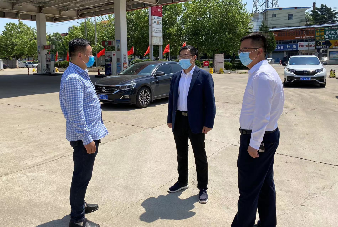 县委常委县纪委书记县监委主任陈严到淮滨站高速路口滨湖街道开展综合