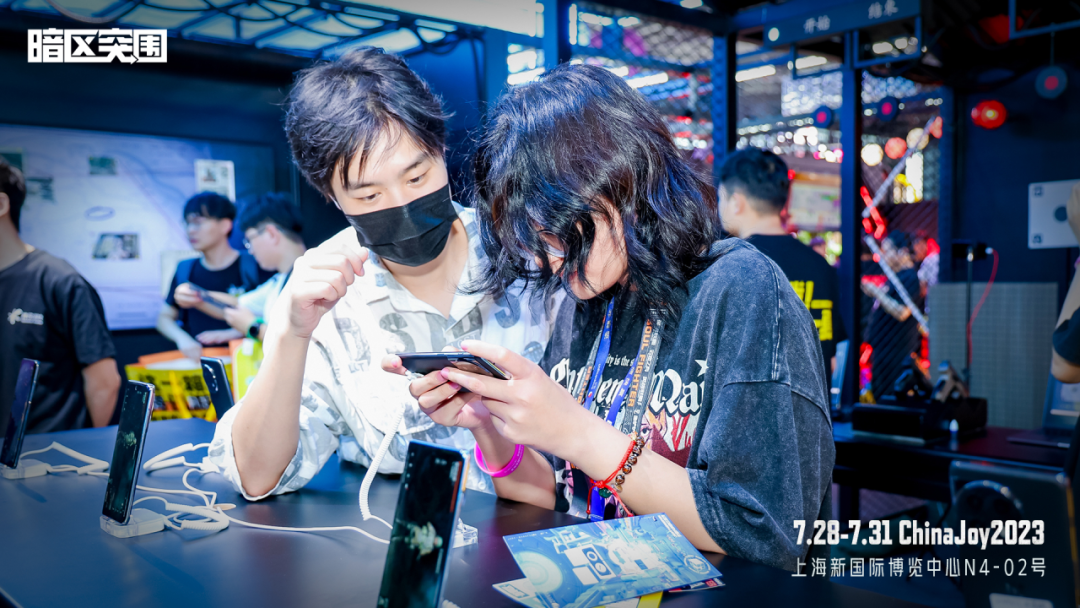 暗区突围挂怎么开