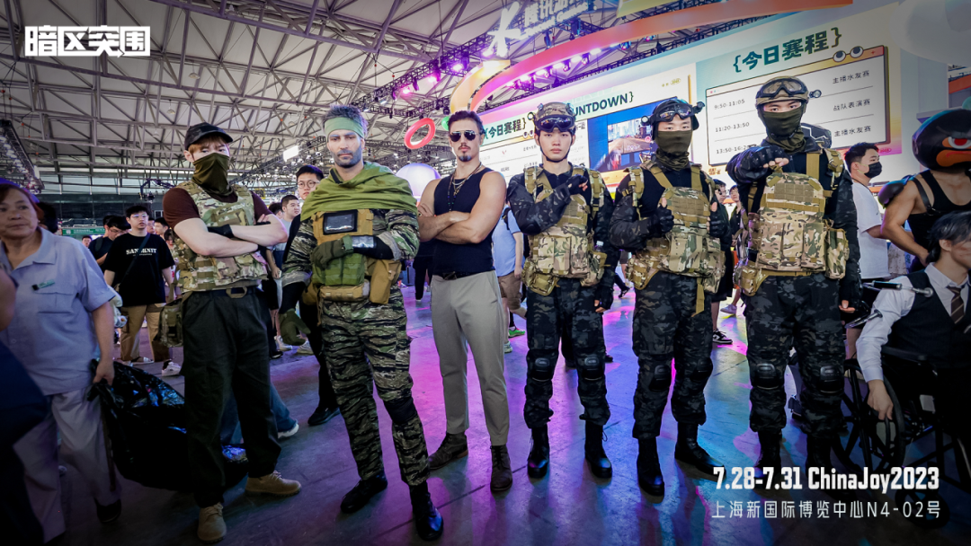 暗区突围挂怎么开