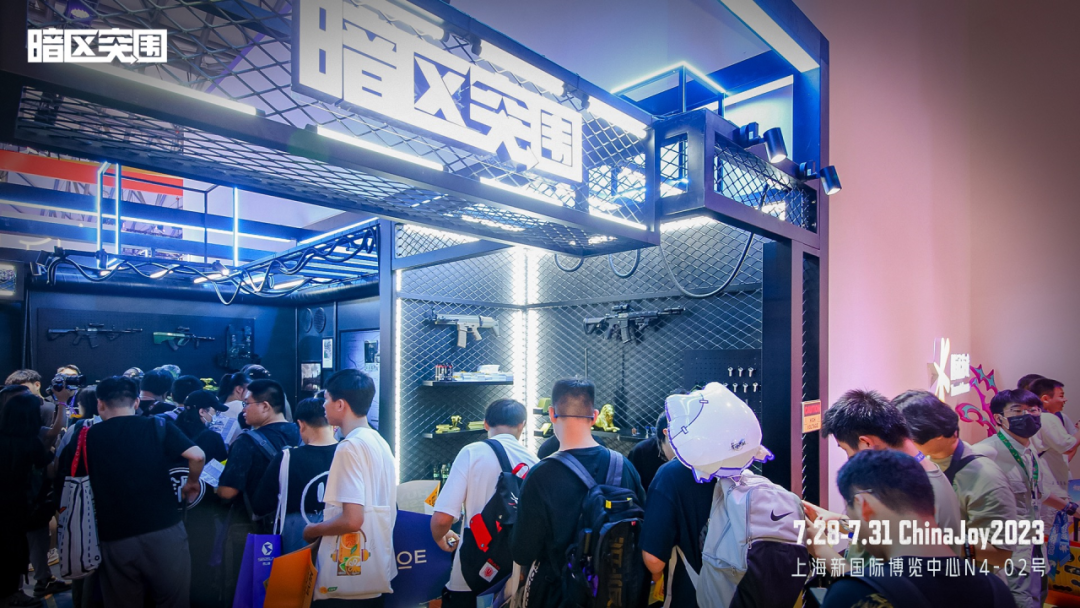 暗区突围挂怎么开