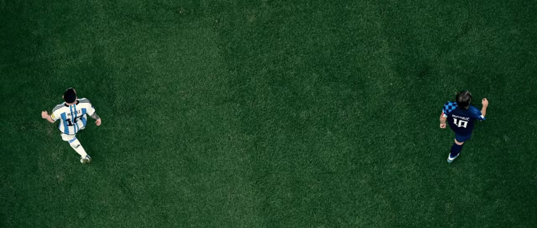 出身贫寒的放羊娃：他是从战火硝烟中走出的足球天才！